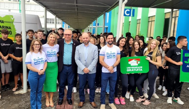 Unoesc presta homenagens ao governador Jorginho Mello pelo programa Universidade Gratuita