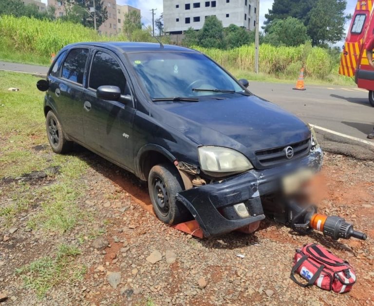Grave acidente entre carro e motocicleta deixa uma pessoa ferida em Videira