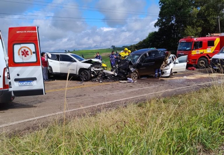 Grave colisão entre três carros deixa nove feridos no Oeste de SC