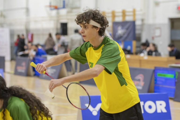 Lucas Andres, atleta do badminton de Joaçaba, leva o Brasil ao top 8 do mundial escolar na Sérvia