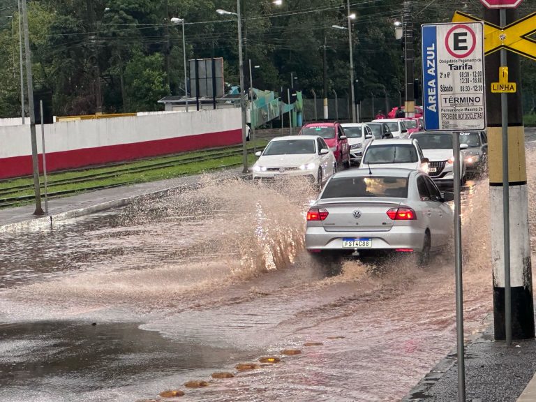 Chuva forte e granizo causam transtornos em Joaçaba e Herval d’Oeste na manhã deste sábado