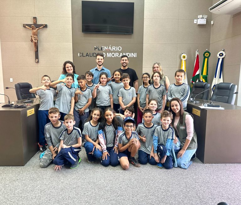 Câmara de Joaçaba recebe visita de estudantes da E.E.B Prof.ª Julieta Lentz Puerta