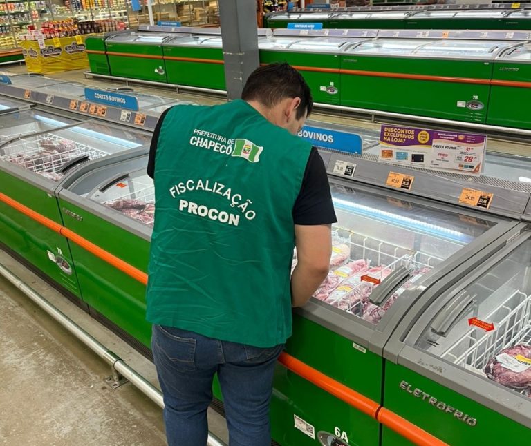 Procon de Chapecó realiza fiscalização em supermercados