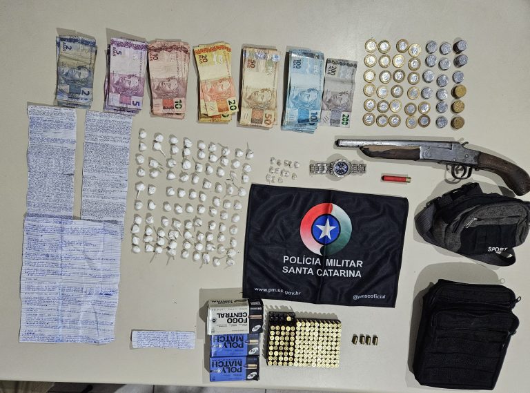 Polícia Militar apreende drogas, armas e munições em operação em Videira