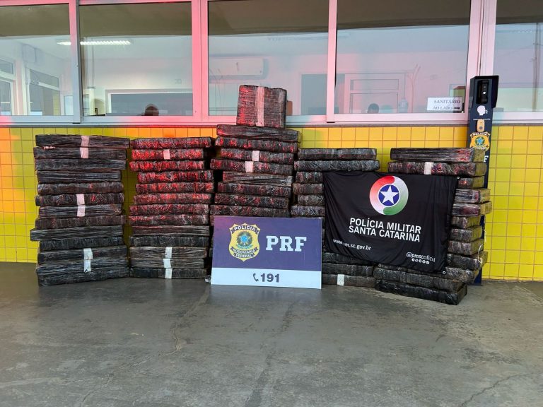 Operação conjunta entre PMRv e PRF apreende 720 kg de maconha em Joaçaba