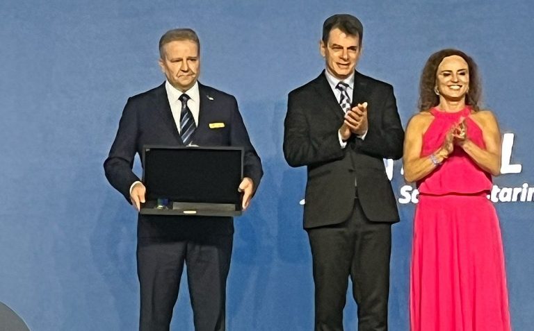 Empresário de Joaçaba recebe comenda da FCDL/SC