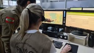 Mulher liga para o 190, pede pizza e é socorrida após relatar violência em SC