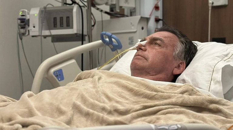 Bolsonaro vai para prisão domiciliar