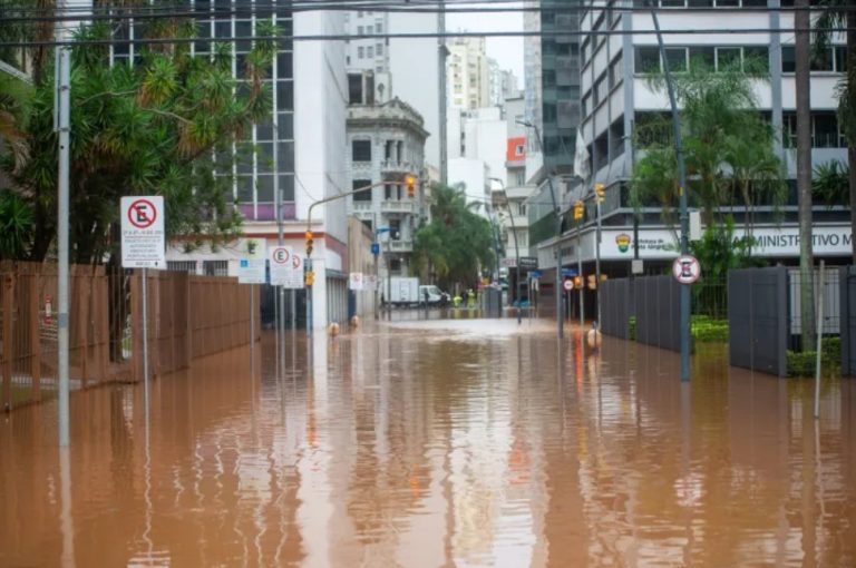 Desaparecidos, pânico com chuva e vestígios da destruição: o Rio Grande do Sul um ano após as enchentes