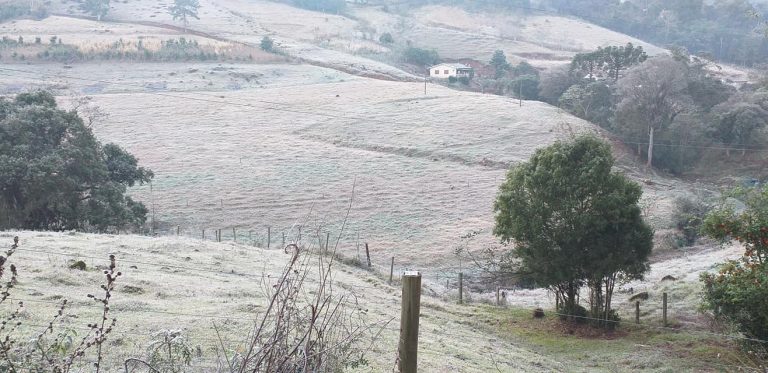 PREPARE-SE! Com direito a neve, frio intenso chega hoje a SC e derruba as temperaturas; confira a previsão detalhada