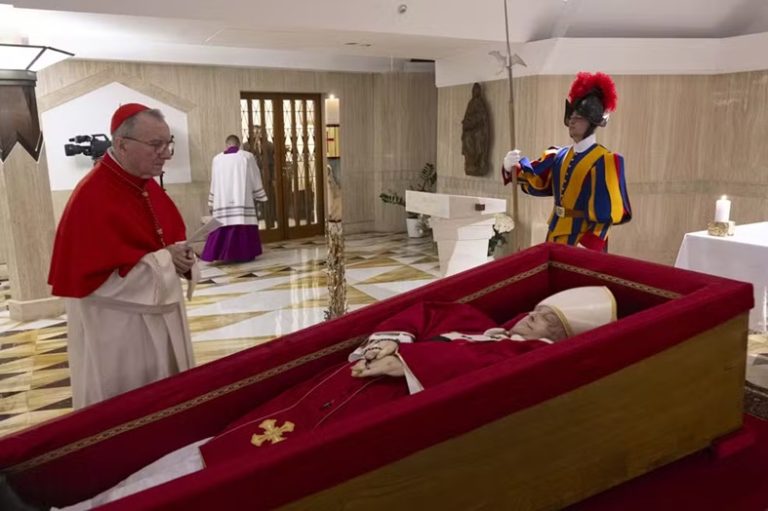 Funeral do papa Francisco será no sábado às 5h; divulgadas primeiras imagens