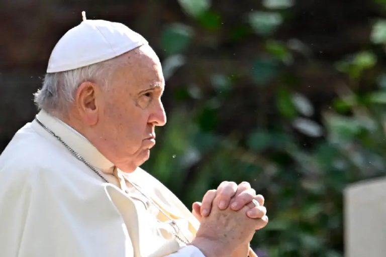 Papa Francisco morreu de insuficiência cardíaca e AVC, diz Vaticano