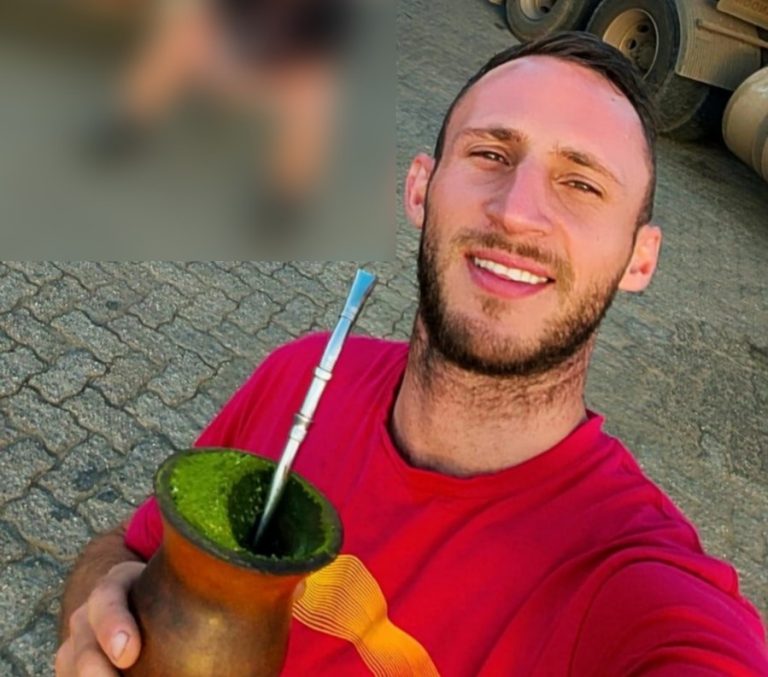 Caminhoneiro do Oeste morre após capotar bitrem carregado com soja na SC-418