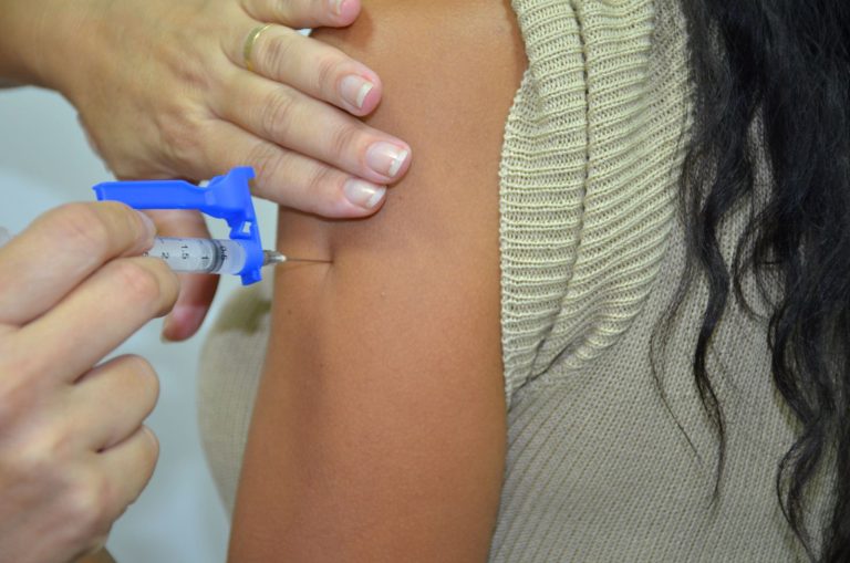 Alta de gripe no Brasil acende alerta para vacinação em SC