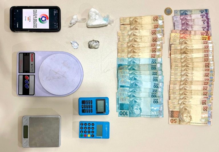 Polícias Militar e Civil cumprem mandados e prendem três por tráfico de drogas em Videira