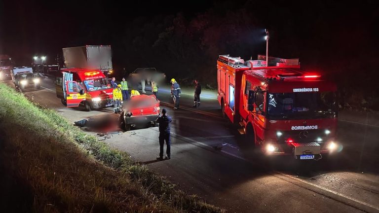 Homem morre em grave acidente entre carro e caminhão na BR-470 em Campos Novos