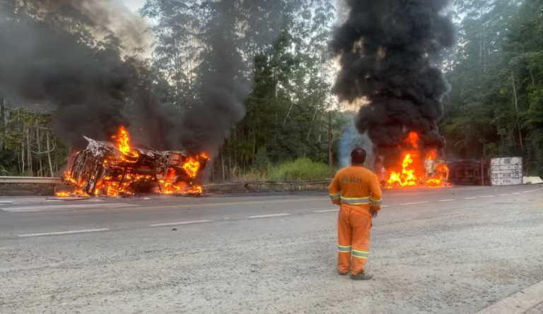 Idosos que participavam dos Jogos da Terceira Idade foram salvos de incêndio em micro-ônibus por ato heroico do motorista
