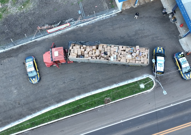 MADE IN CHINA – Carreta lotada de contrabando é apreendida na região