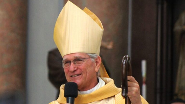 Quem é o cardeal catarinense apontado como um dos favoritos para substituir o papa Francisco