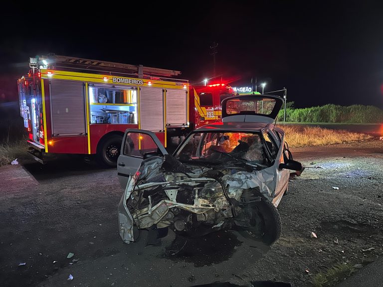 Motorista fica ferido após colisão entre carro e caminhão na BR-282 em Vargeão