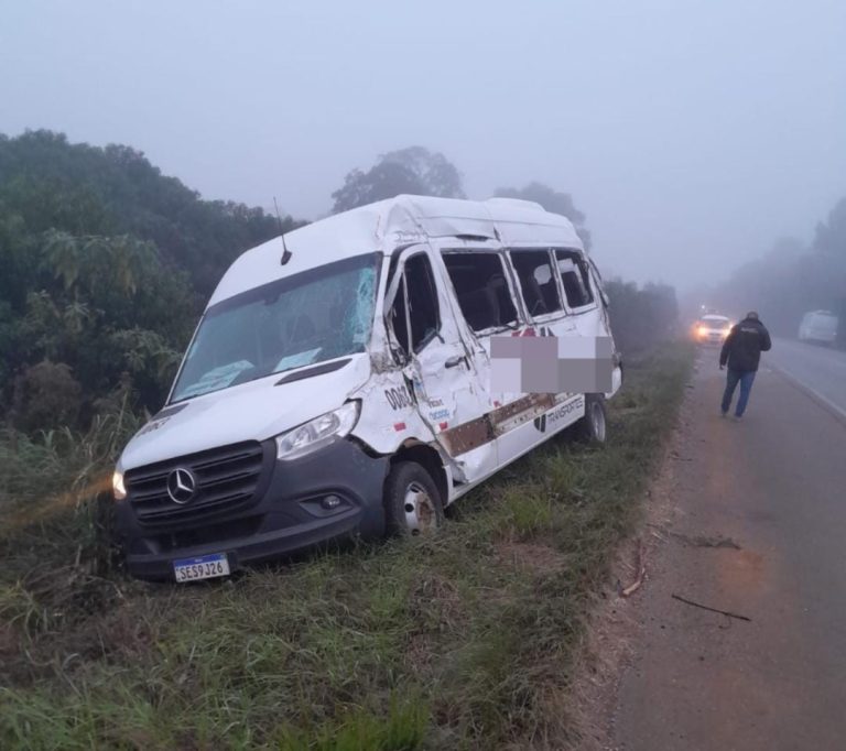Colisão entre ônibus e micro-ônibus deixa vários feridos na BR-470, em Monte Carlo