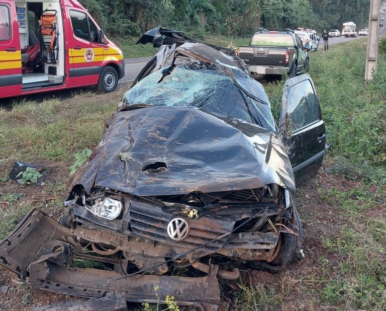 Jovem fica ferido após capotamento na SC-355 em Videira