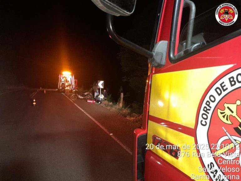 Motociclista fica ferida após sair da pista na SC-464, em Salto Veloso