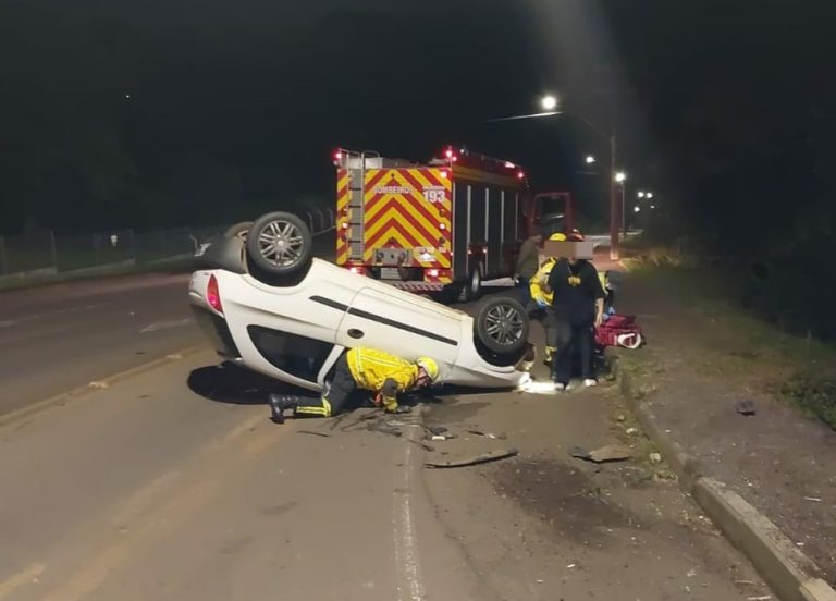 Motorista fica ferido após capotamento na SC-355, em Videira