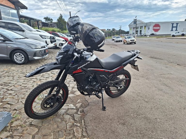 Colisão entre carro e motocicleta deixa duas pessoas feridas na SC-355, em Videira