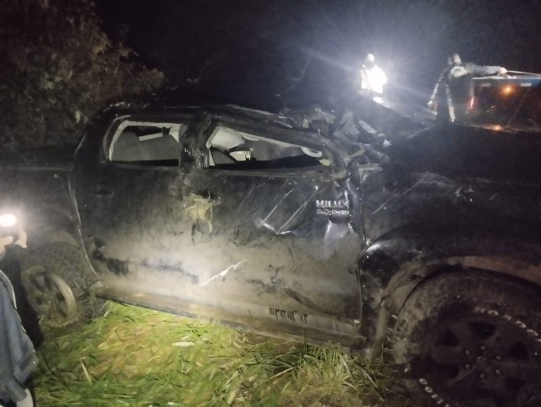 Veículo capota após sair de pista em curva fechada na SC-150, em Luzerna