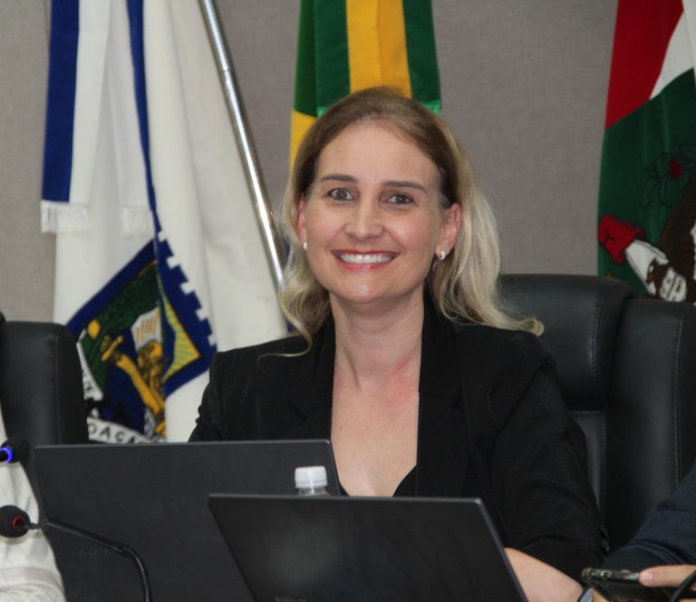 Vereadora Rita Weis orienta população de Joaçaba sobre castração gratuita de animais