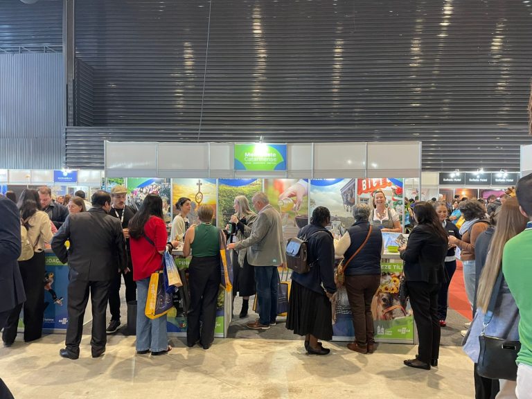 Cidades do Meio-Oeste se unem para promover turismo na BNT Mercosul, em Balneário Camboriú