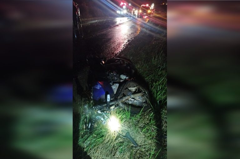 Acidente entre carro e moto deixa homem morto na BR-470, em Monte Carlo