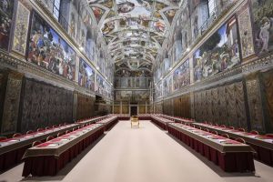 Cardeais iniciam isolamento para o conclave, que começa nesta quarta-feira