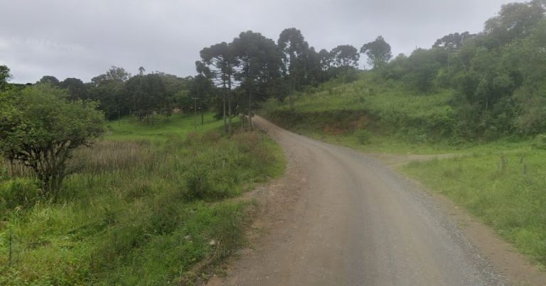 Mãe encontra corpo de jovem desaparecido enterrado em propriedade rural de SC