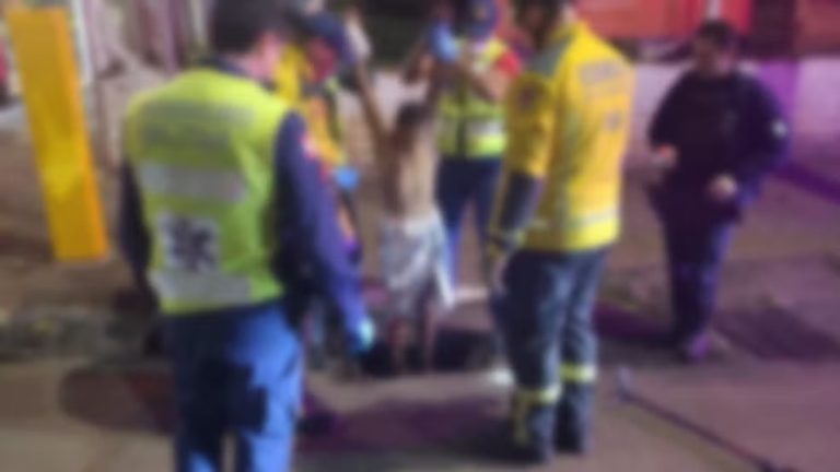 Homem é resgatado nu em bueiro após vagar 1 quilômetro por galerias ao fugir em Chapecó