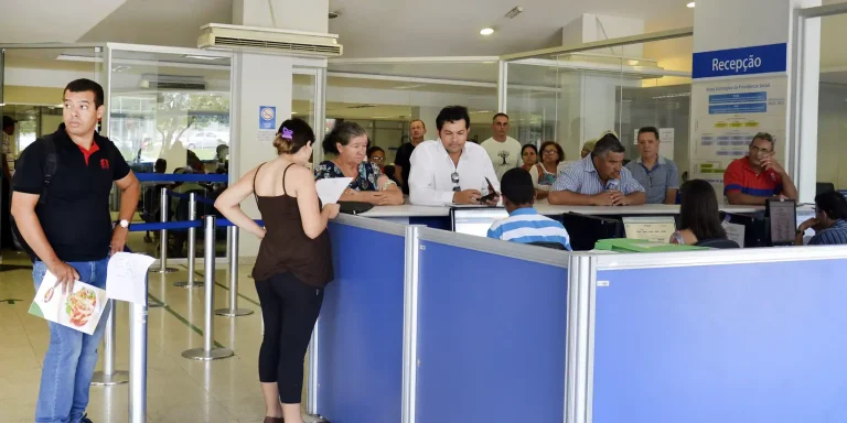 Suposto ataque hacker causa instabilidade em sistemas do INSS no primeiro dia de atendimento nos Correios