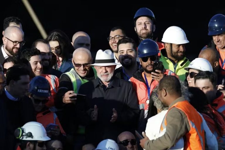 Lula anuncia investimentos de R$ 844 milhões em visita a Santa Catarina