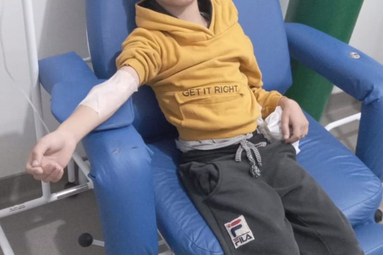 Menino morre após queda na escola e família denuncia negligência médica em Santa Cecília
