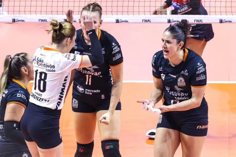 Atleta revelada em Joaçaba, Natália é eleita a melhor jogadora da Superliga de vôlei
