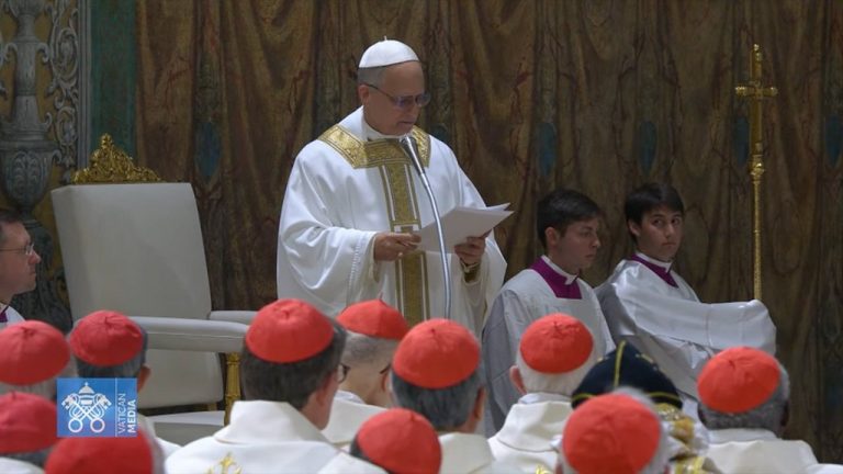 Saiba como foi a primeira missa conduzida pelo Papa Leão XIV na Capela Sistina