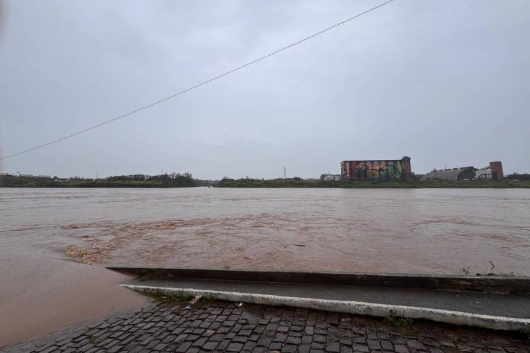 Chuva no RS deixa dois mortos, um desaparecido e 2,6 mil fora de casa