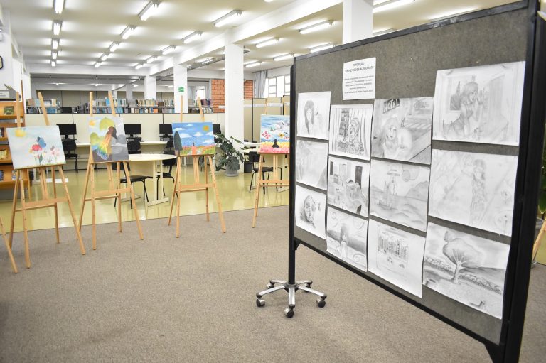 Biblioteca da Unoesc recebe exposição de trabalhos produzidos na Oliejho Cultural