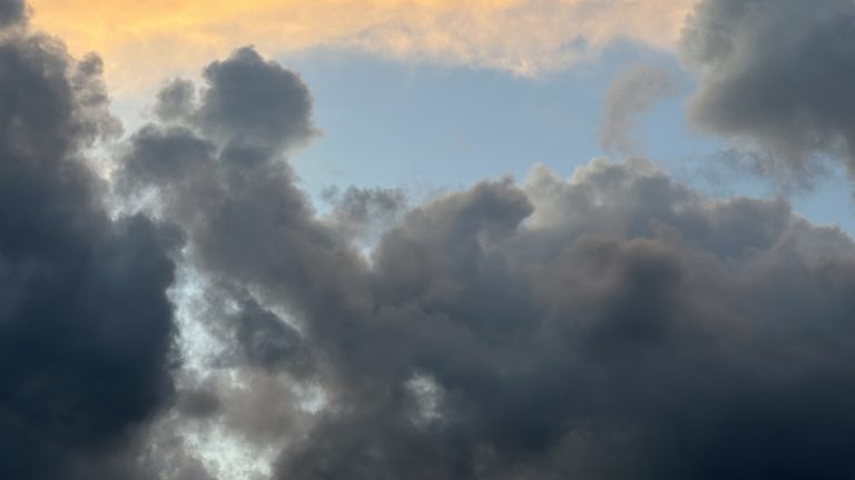 Previsão do tempo: Páscoa terá sol, mas frente fria traz risco de temporais