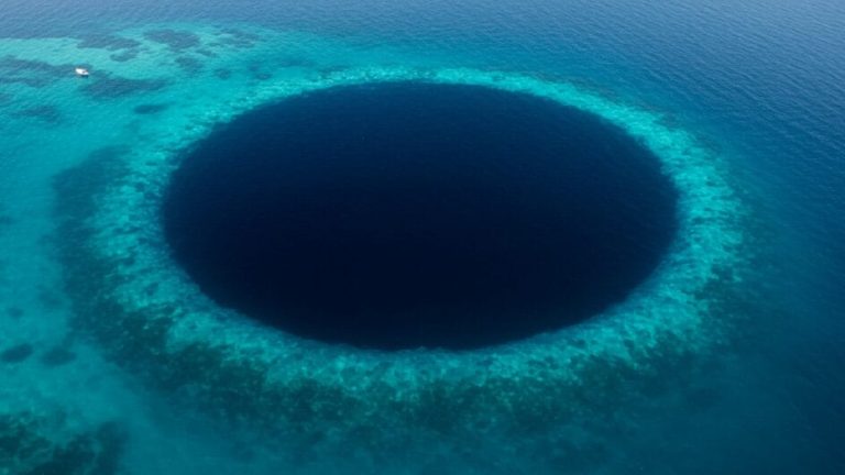 Cratera azul no México intriga cientistas e pode ajudar a entender a vida em outros planetas