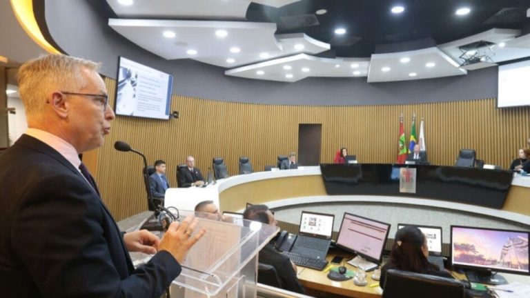 TCE indica que mais da metade das bolsas do Universidade Gratuita em SC eram irregulares, podendo impactar mais de R$ 320 milhões