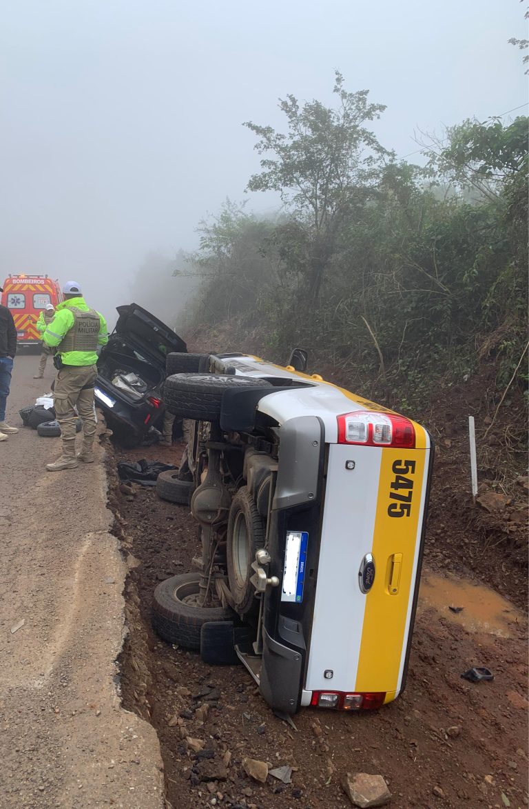 Veículo foge da Polícia e colide com viatura na SC-283 no Oeste