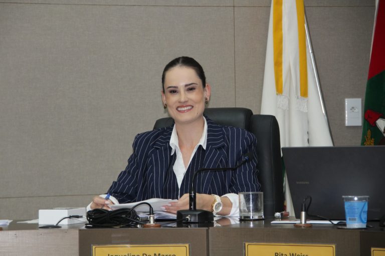 Vereadora Jaque solicita esclarecimentos sobre manutenção de estradas do interior de Joaçaba