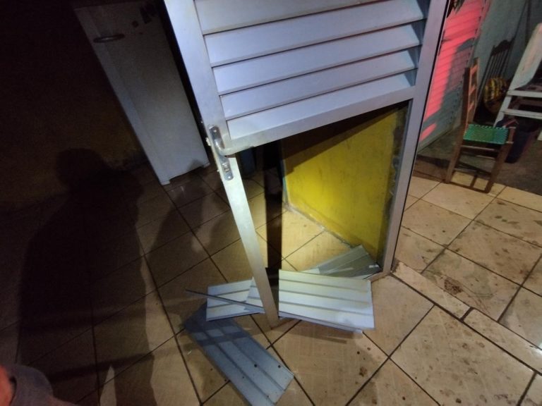Homem armado com facão fere idosos em tentativa de roubo em Água Doce