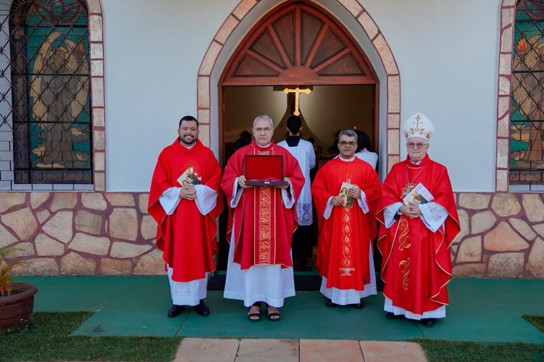 Roteiro de visitas das relíquias de Santas Teresinha do Menino Jesus, São Luís e Santa Zélia segue nesta segunda em Brasília/DF